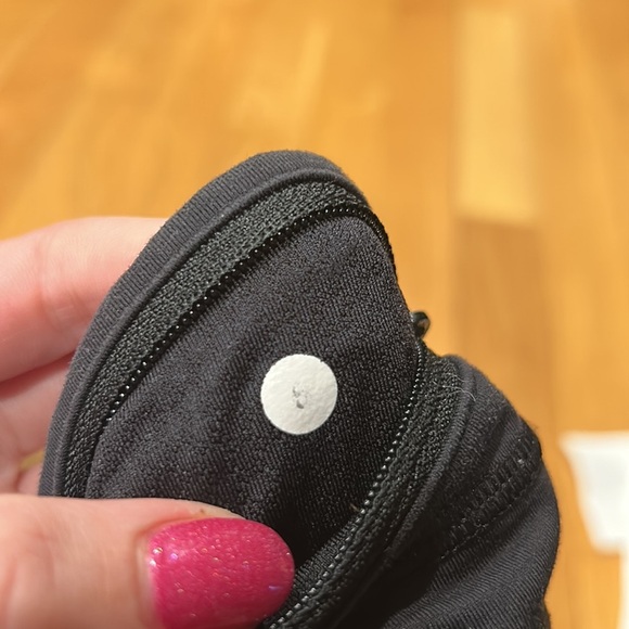 Lululemon size 6 black leggings-pilling noted on butt and groin area price as is - Picture 7 of 7